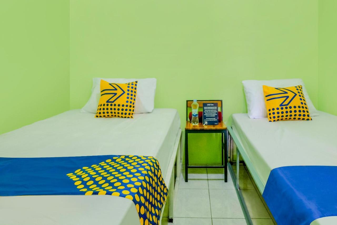 Spot On 2081 Sriwijaya Family Residence Lawang Esterno foto
